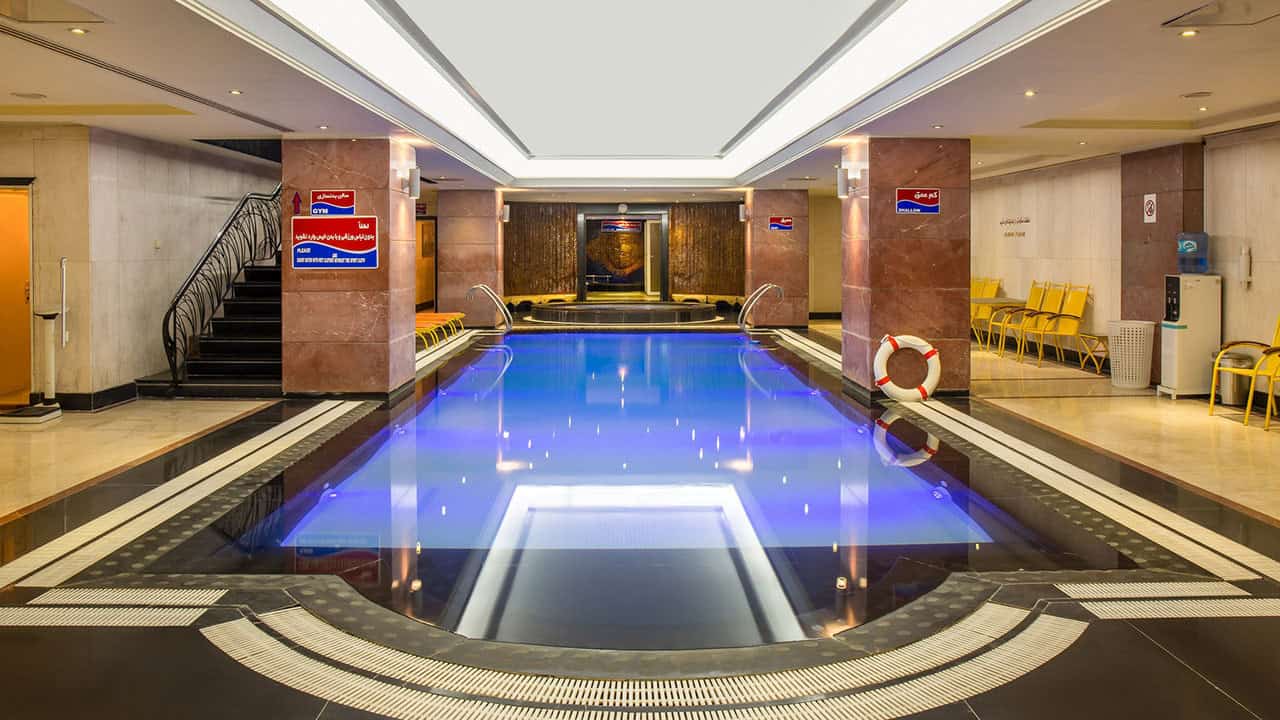 استخر هتل استقلال