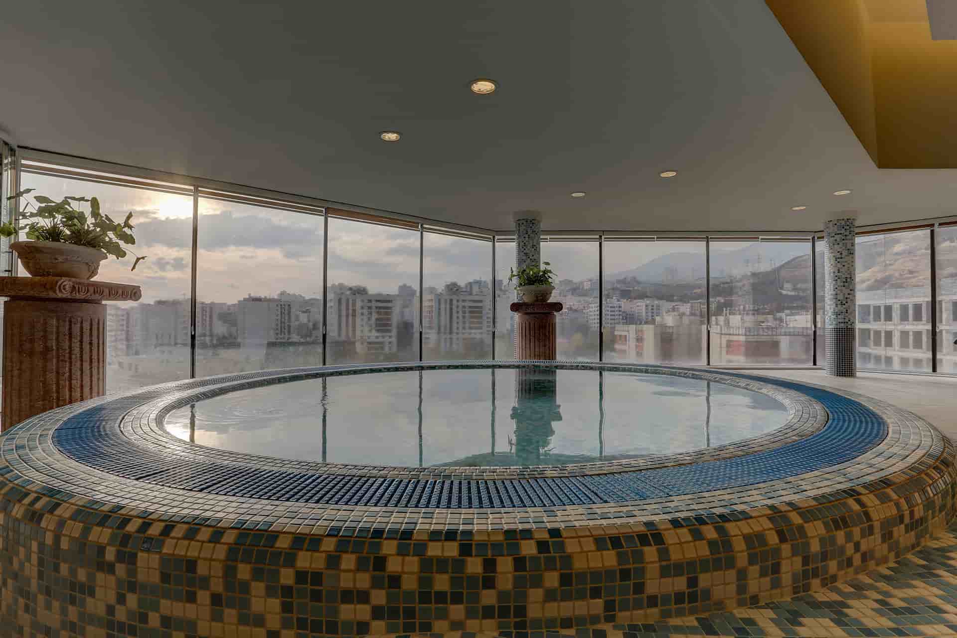 استخر هتل پارسیان آزادی