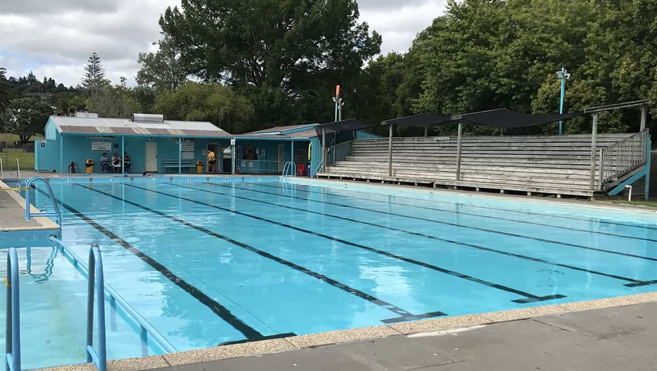 استخر مجموعه ورزشی ولنجک